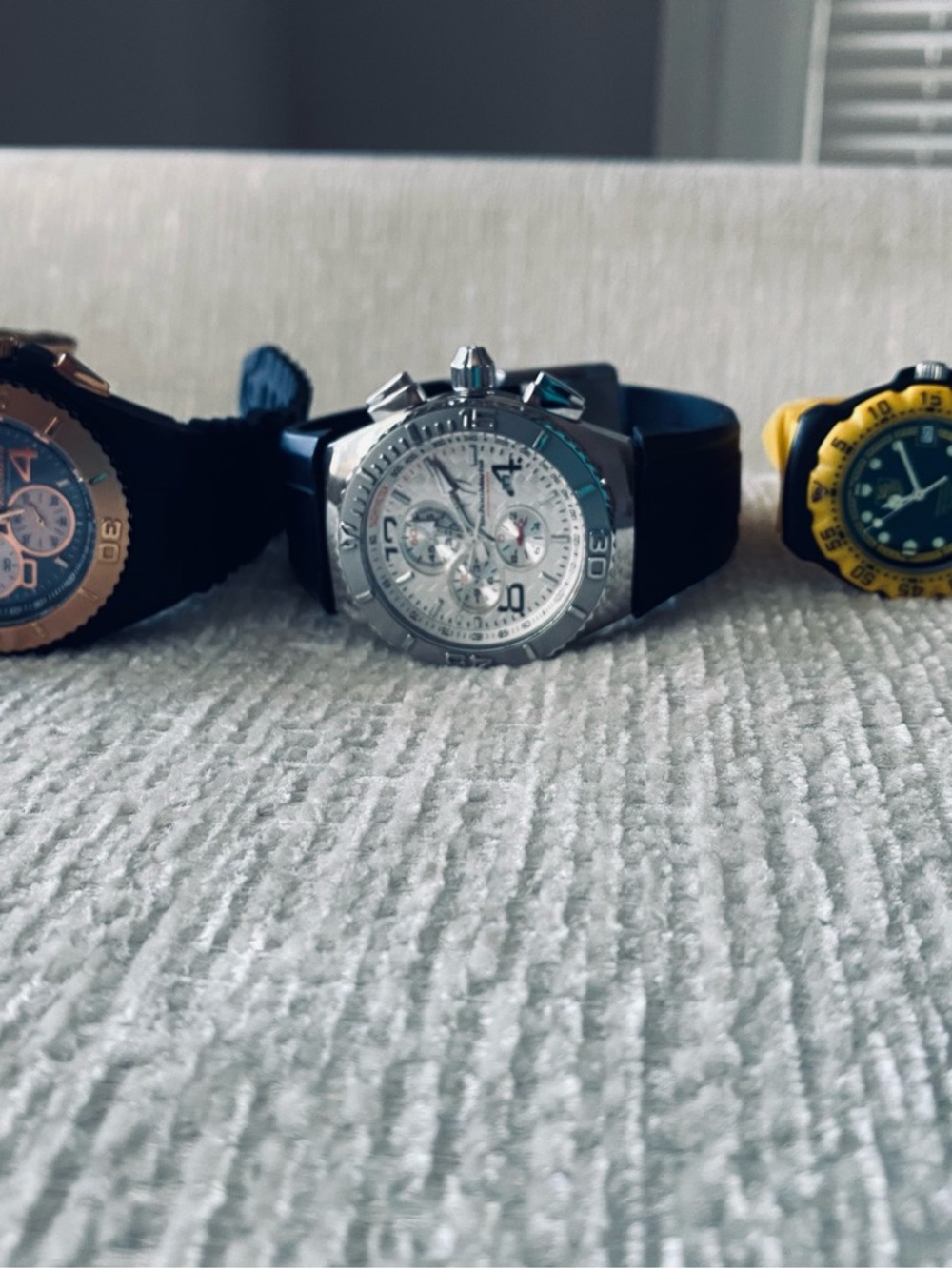 Yellow Sport Silicone Strap Dive-Style Watch - Picture 3 of 9